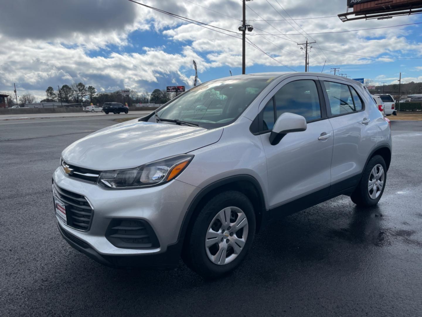 2017 Silver Chevrolet Trax (KL7CJKSB5HB) with an 4-Cyl, ECOTEC Turbo, 1.4L engine, Automatic, 6-Spd transmission, located at 8008 Warden Rd, Sherwood, AR, 72120, (501) 801-6100, 34.830078, -92.186684 - Photo#3